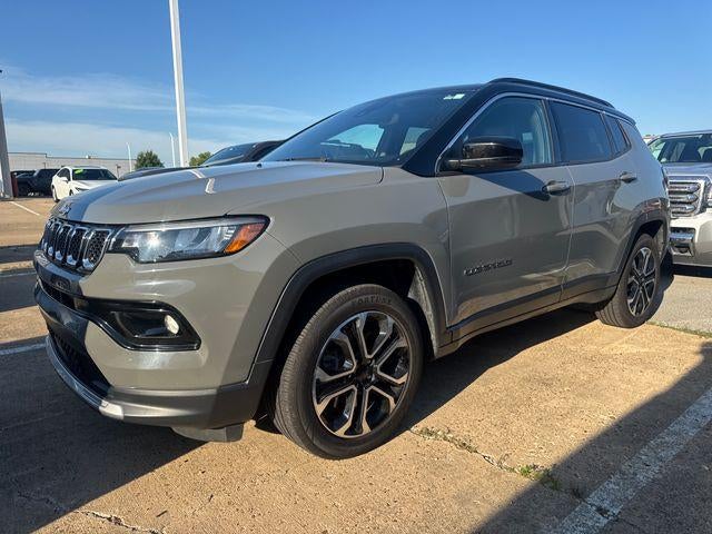 2024 Jeep Compass Limited 4x4 in Sting-Gray Clearcoat — front three-quarter view