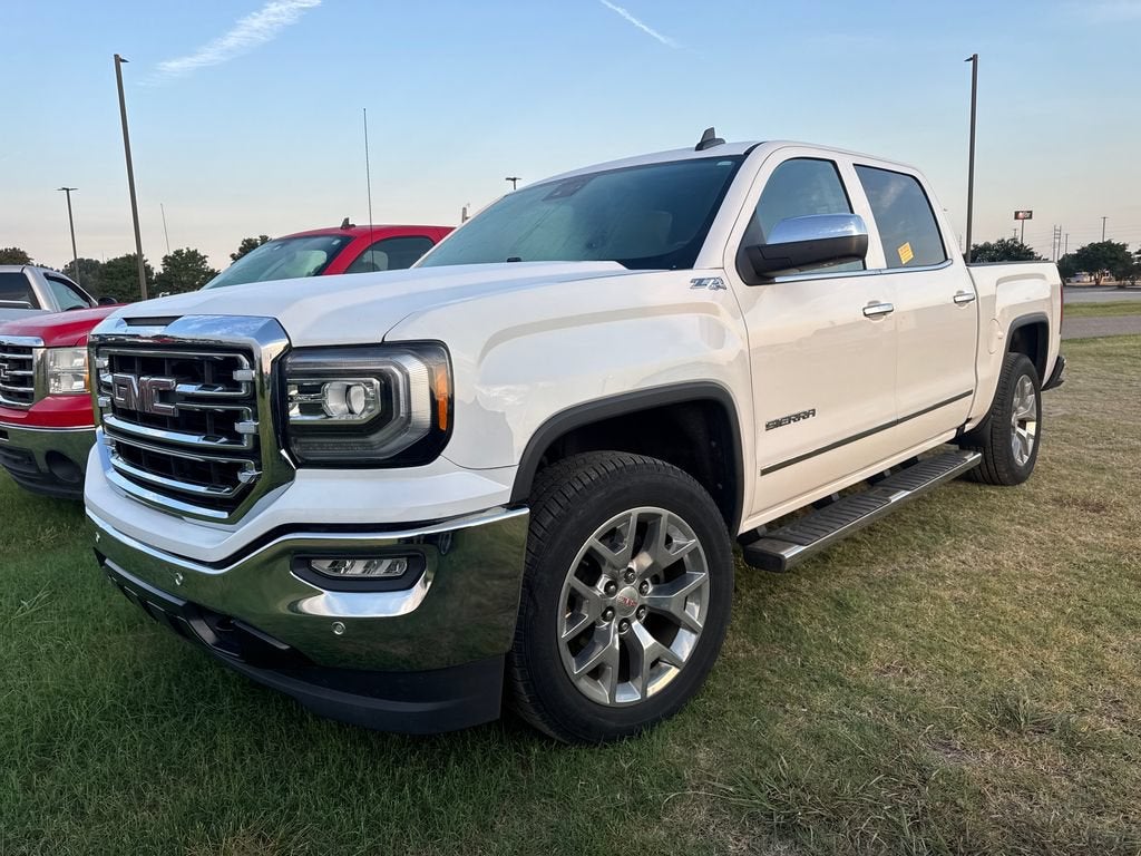 2018 GMC Sierra 1500 SLT in Summit White — front three-quarter view