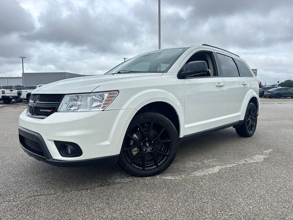 2019 Dodge Journey SE in White — front three-quarter view