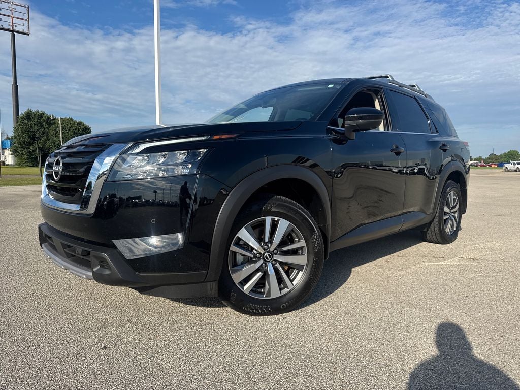 2025 Nissan Pathfinder SL in Super Black — front three-quarter view